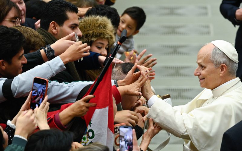 God speaks to the faithful; take time to listen every day, pope says