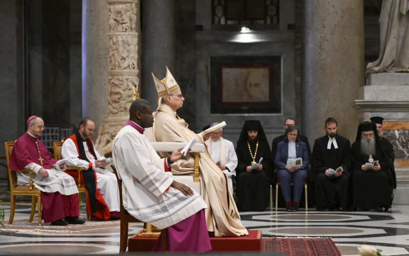 All Christians must humbly, joyfully invite others to trust in God, pope says